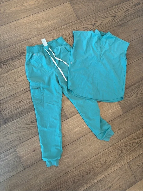 Figs scrub set - Picture 2 of 6